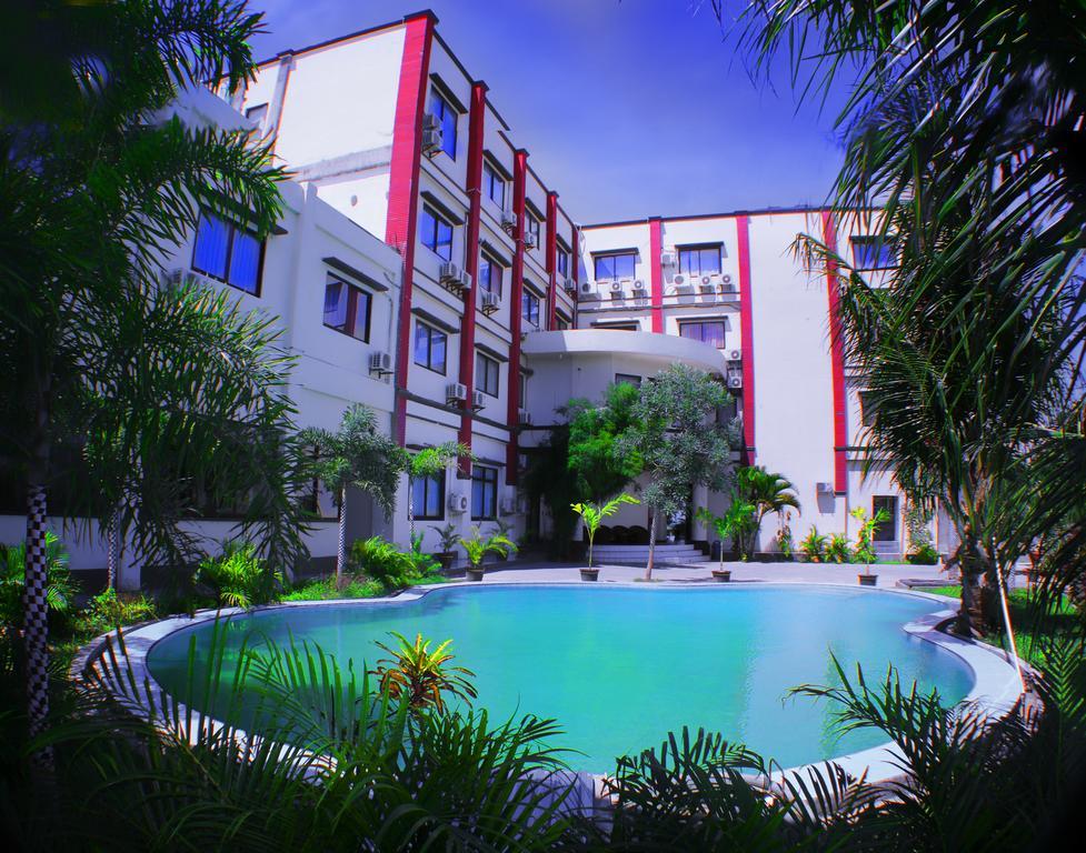 Grand Duta Hotel Palu Eksteriør bilde