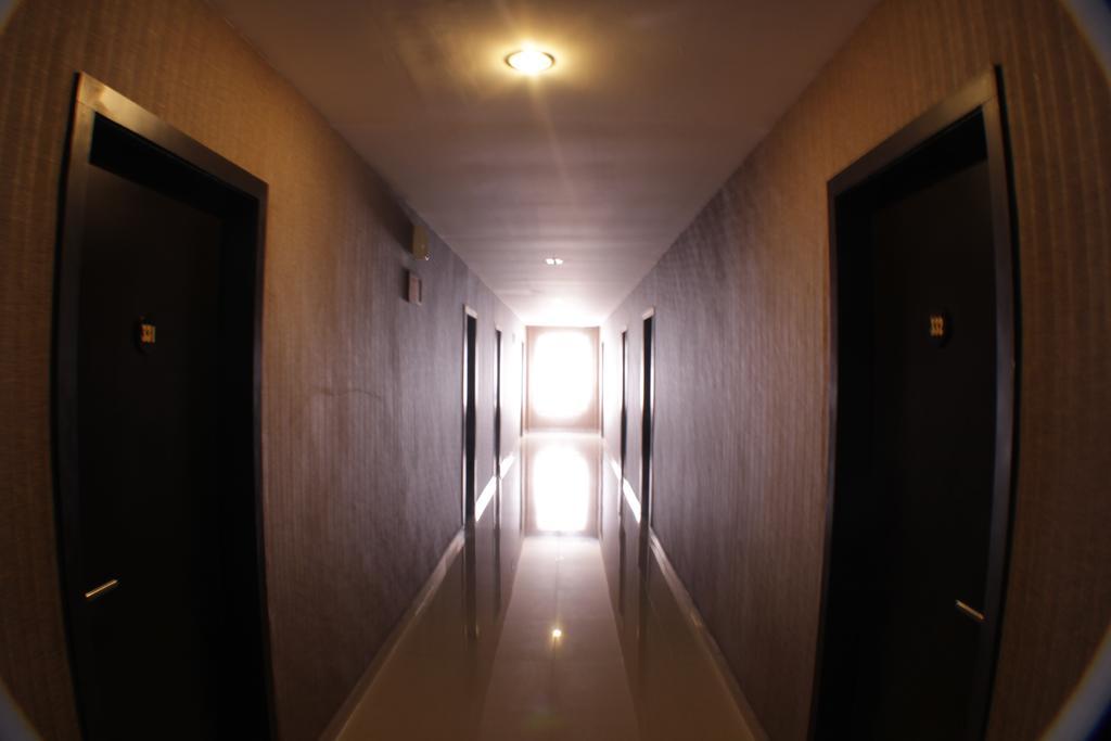 Grand Duta Hotel Palu Eksteriør bilde