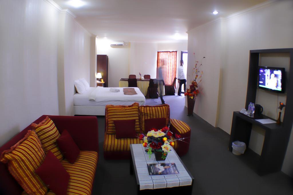 Grand Duta Hotel Palu Eksteriør bilde