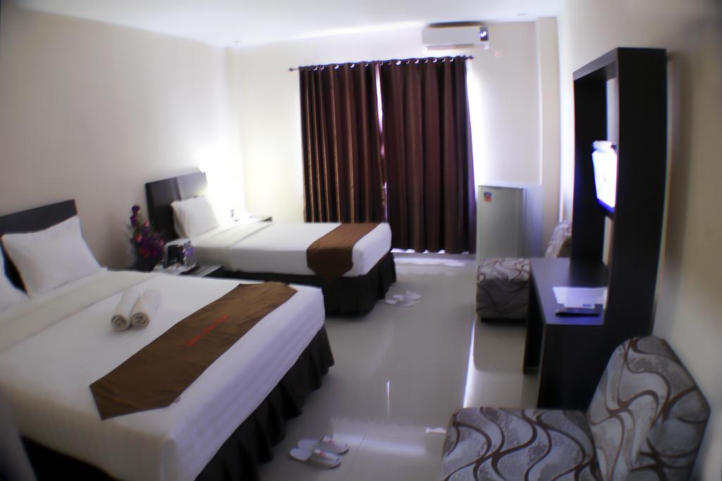 Grand Duta Hotel Palu Eksteriør bilde